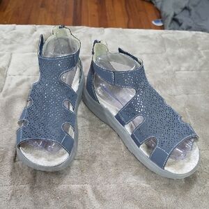 JBU Jambu "Torry" Women's Sandals Blue Laser Cut Zips/Hook & Loop Sz 8.5 EUC